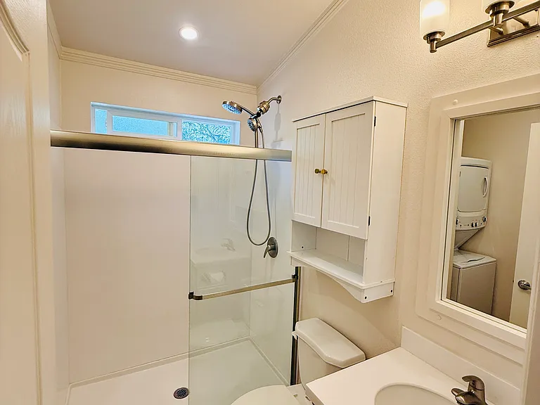 1045 East Ave — Photo 14