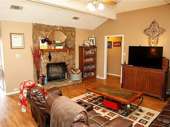 2nd image of 113 Bryn Mawr Ln