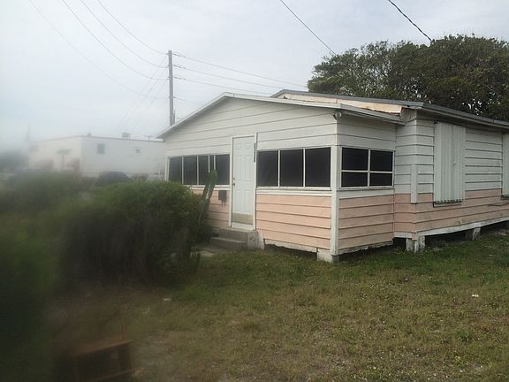 5th image of 1001 N Railroad Ave