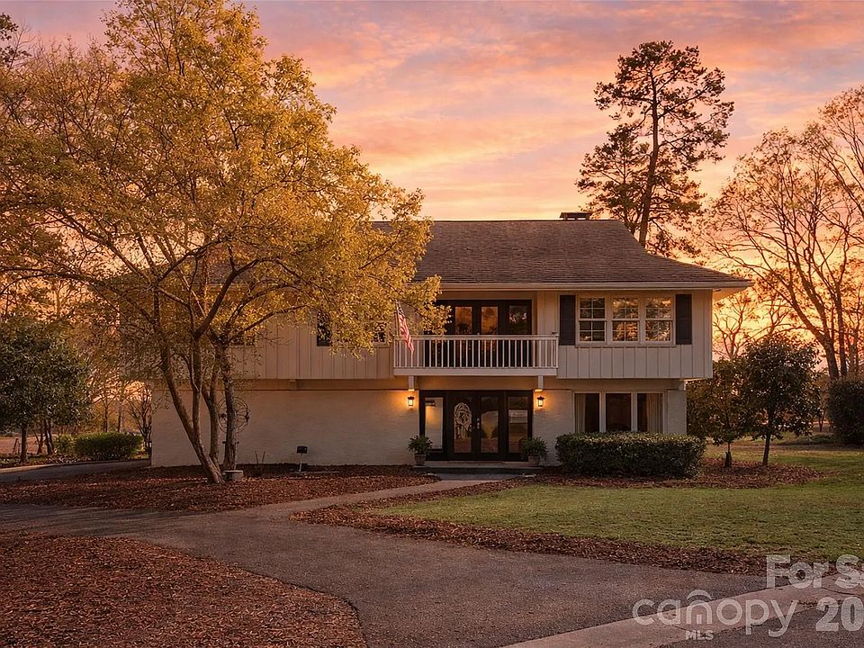 1st image of 22 Honeysuckle Ln