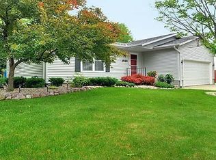 1522 Erin Ln, Waukesha, WI 53188
