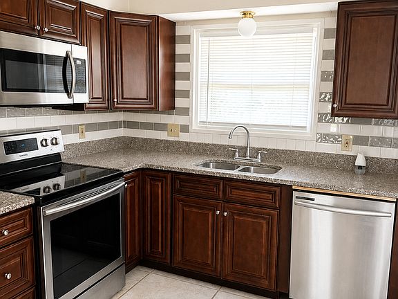 5th image of 10933 Brookings Dr