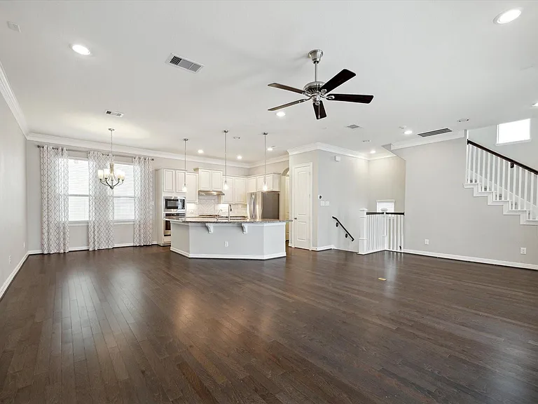 430 N Live Oak St — Photo 6