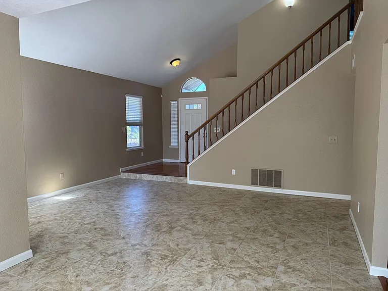 8459 Leaning Tree Ct — Photo 4