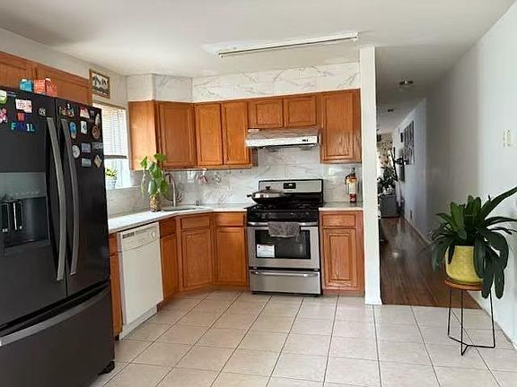 3rd image of 30 Winegar Ln