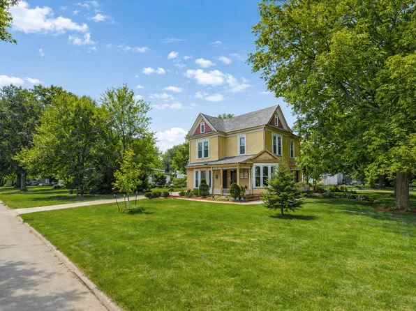 1103 26th St, Marion, IA 52302