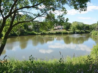108 E Sutton Pl, Waukesha, WI 53188