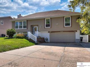 11523 Raleigh Dr, Omaha, NE 68164