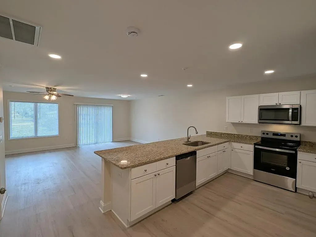 Keystone Luxury Apartments — Photo 3