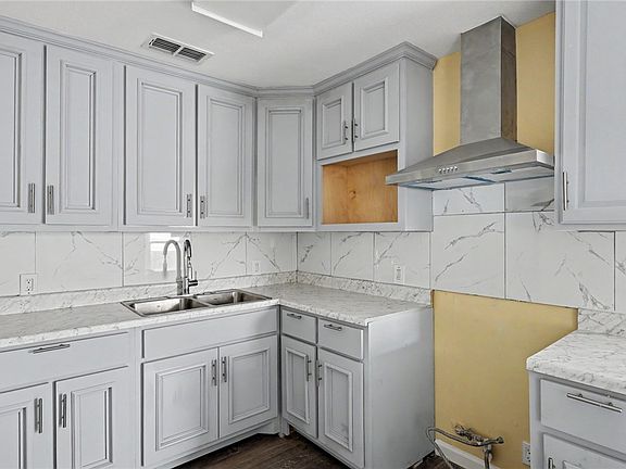 2nd image of 1138 Golla Dr