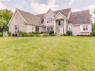 20045 W Rustic Ridge Dr, New Berlin, WI 53146