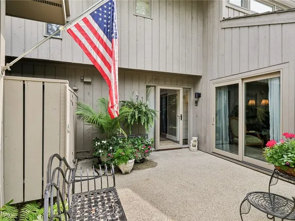 550 Willow Cir #14, Aurora, OH 44202