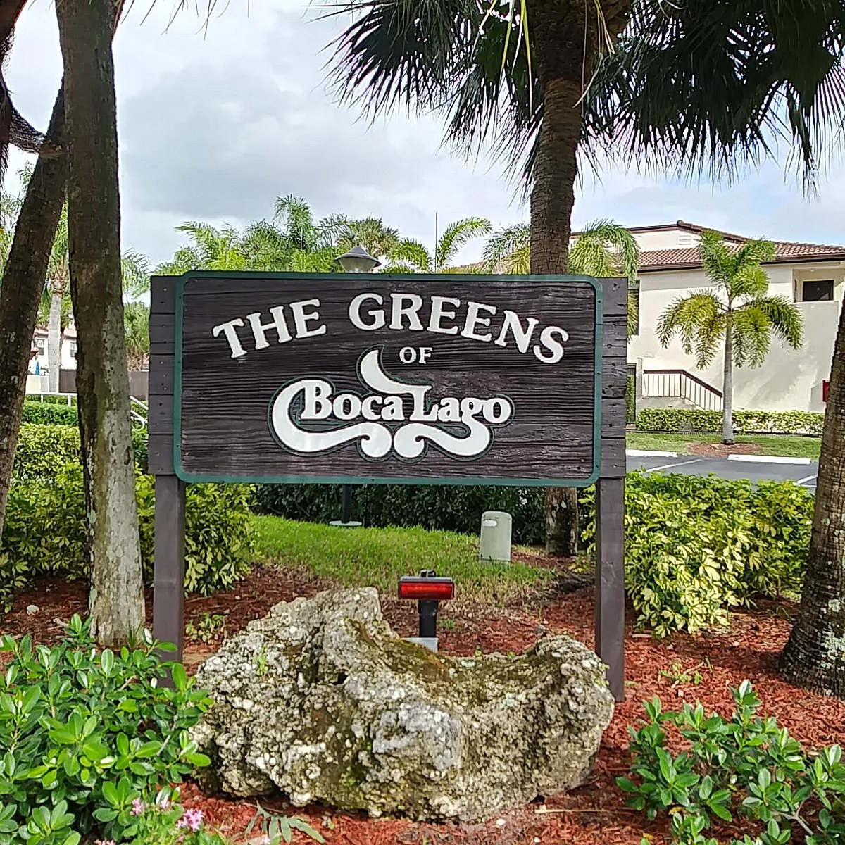Building Photo - 8045 Eastlake Dr #1G