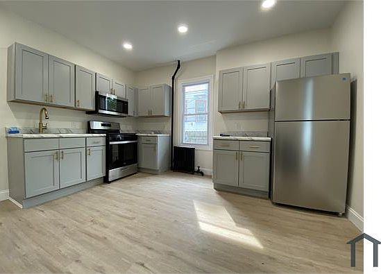 1st image of 484 Lincoln Pl
