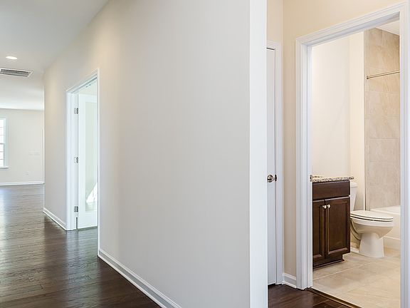 3rd image of 1041 Steinbeck Dr