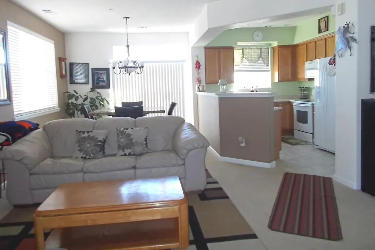 2 bed, 1676 sqft, $2,500 — Photo 4