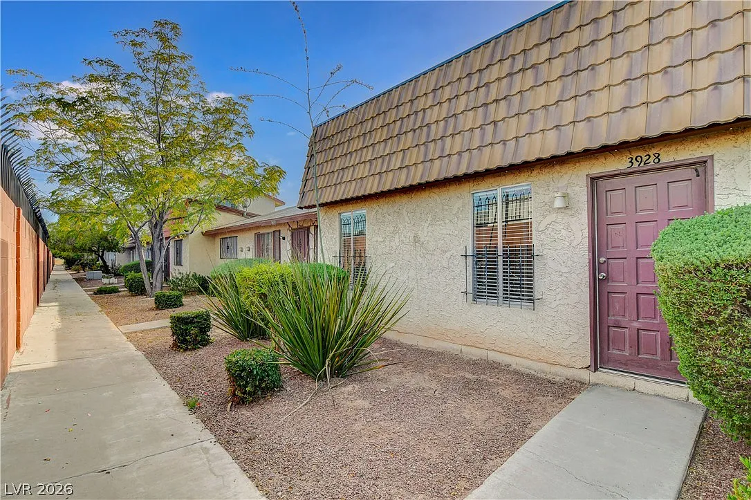 2 bed, 2.0 bath, 1052 sqft, $1,000 — Photo 3