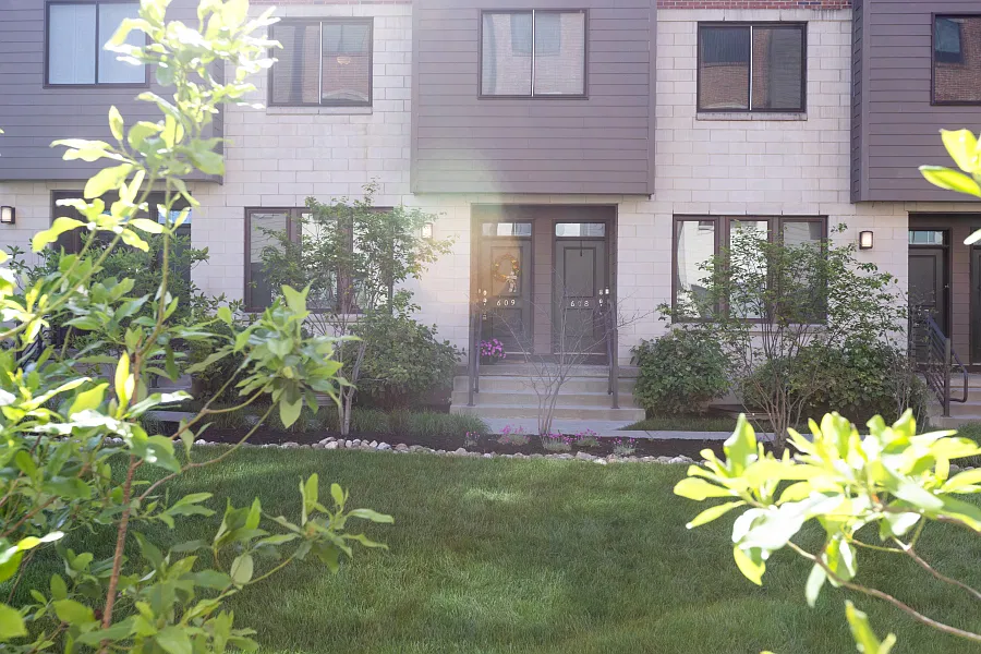3 bed, 2094 sqft, $3,600 — Photo 2