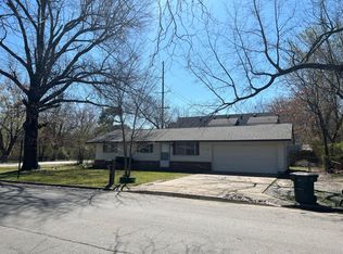805 W Bel Air Dr, Fayetteville, AR 72703