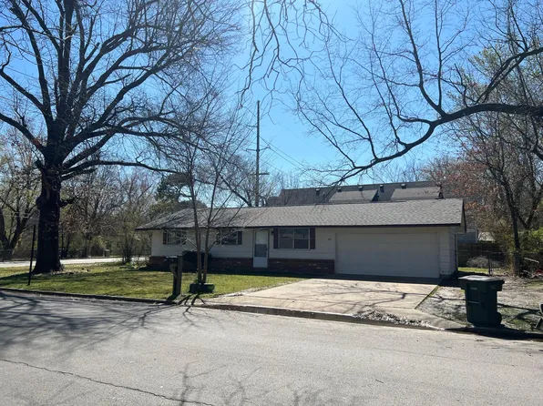 805 W Bel Air Dr, Fayetteville, AR 72703