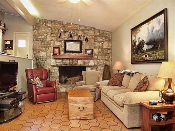 4th image of 2708 Silverway Dr
