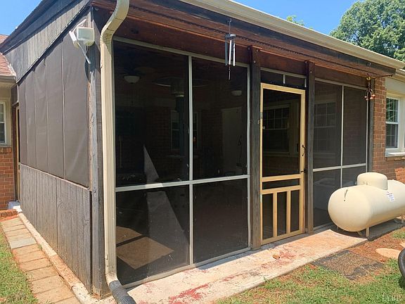 3rd image of 221 Camden Dr