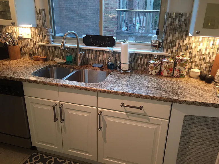 Lots of storage in kitchen.