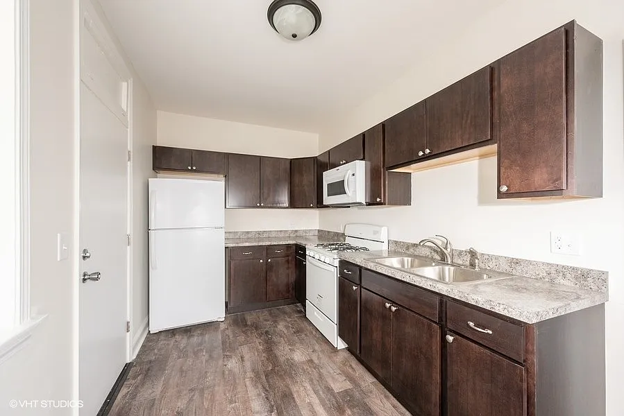 3 bed, 1200 sqft, $1,600 — Photo 3