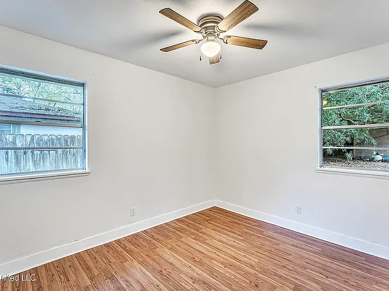 126 Lafayette Cir — Photo 14
