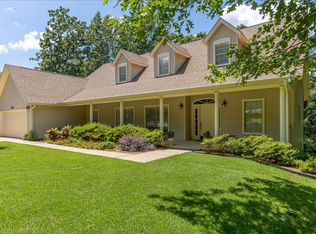 1700 N Applebury Dr, Fayetteville, AR 72701