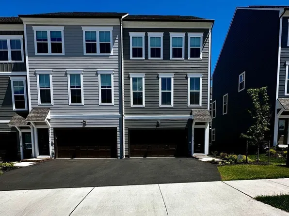 1715 Beech Leaf St, Dumfries, VA 22026