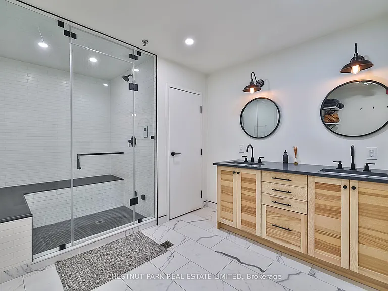 540 College St #Penthouse 2 — Photo 28