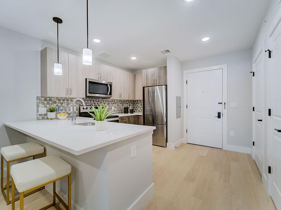 2nd image of 187 Main St #2E-205