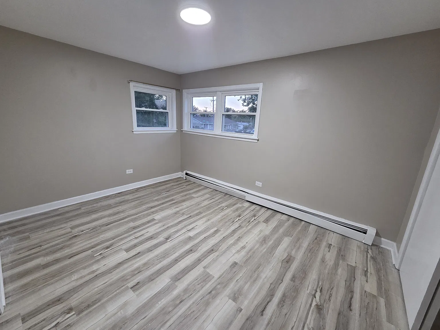 569 N Valerie Ln — Photo 3