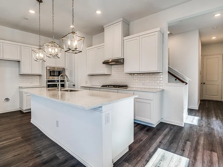 6205 Queens Path — Photo 9