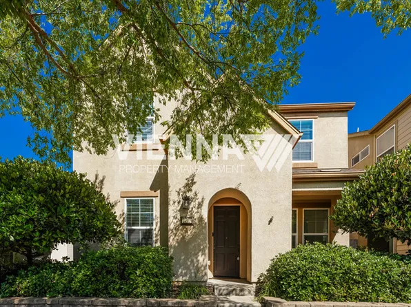 3217 Village Center Dr, Roseville, CA 95747