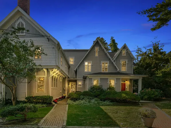 22 Suellen Road, Islip, NY 11751