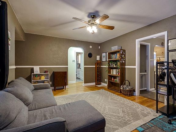 3rd image of 758 Coralie Ave
