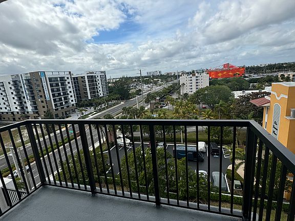 3rd image of 602 E Dania Beach Blvd #615