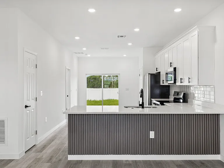 602 Desmoines Ct — Photo 16