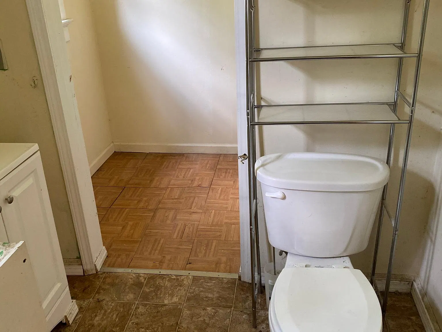 4 bed, 2386 sqft, $895 — Photo 2