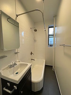 4th image of 2541 44th St #24