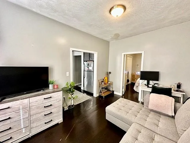 8 Margaret St #4 — Photo 7