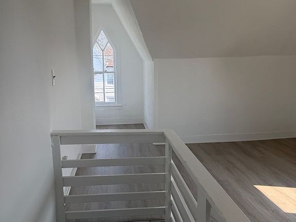 4th image of 219 E Mulberry St #2