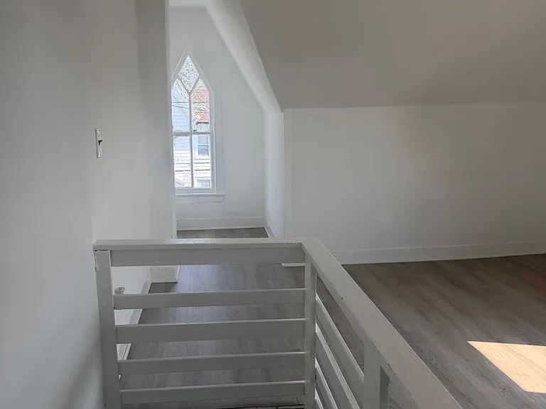219 E Mulberry St — Photo 4