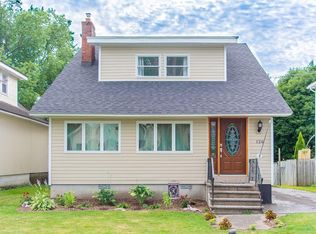 126 Homecroft Rd, Syracuse, NY 13206