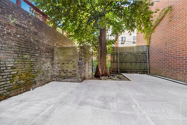 Rented by Grand & Co. | media 9