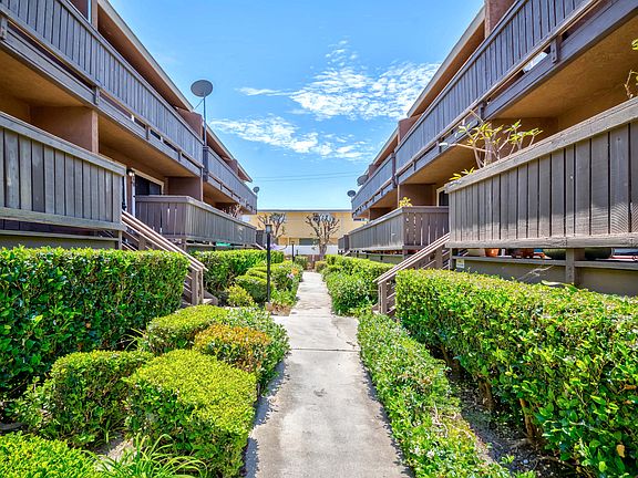 3rd image of 16414 Cornuta Ave APT 11