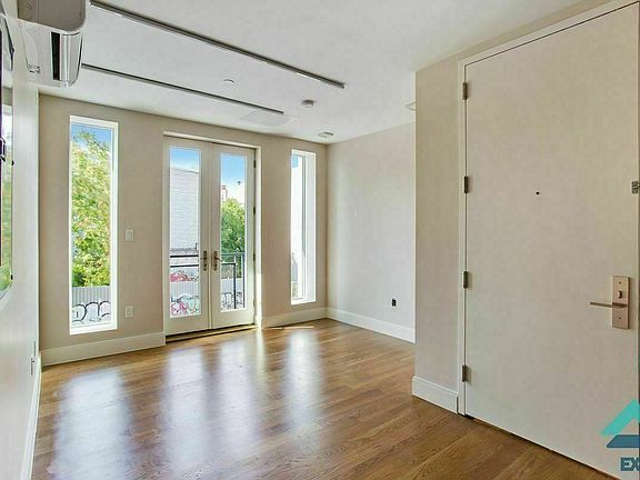 3rd image of 259 Evergreen Ave #1L