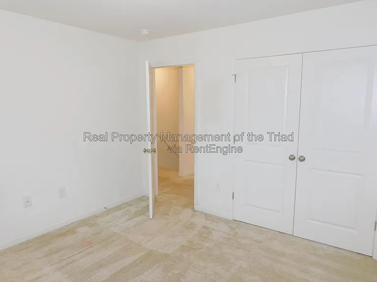 719 Torbay Dr — Photo 18
